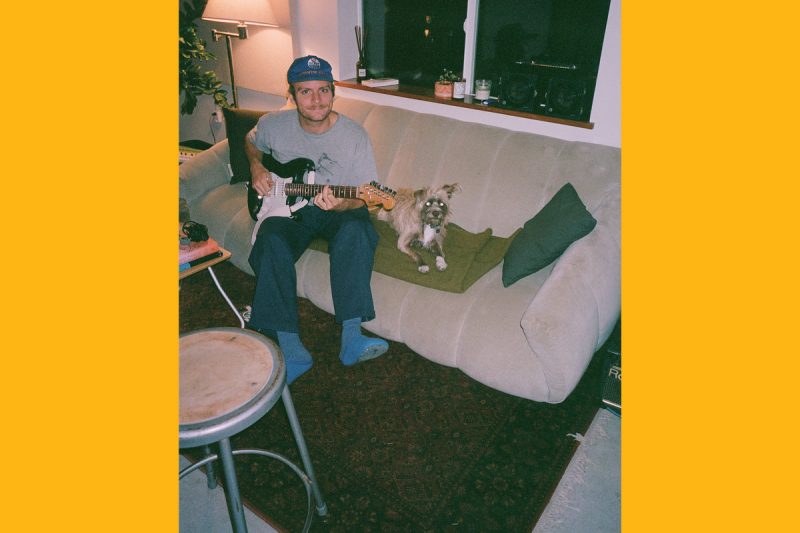 MacDeMarco Albm picture of him on a chair